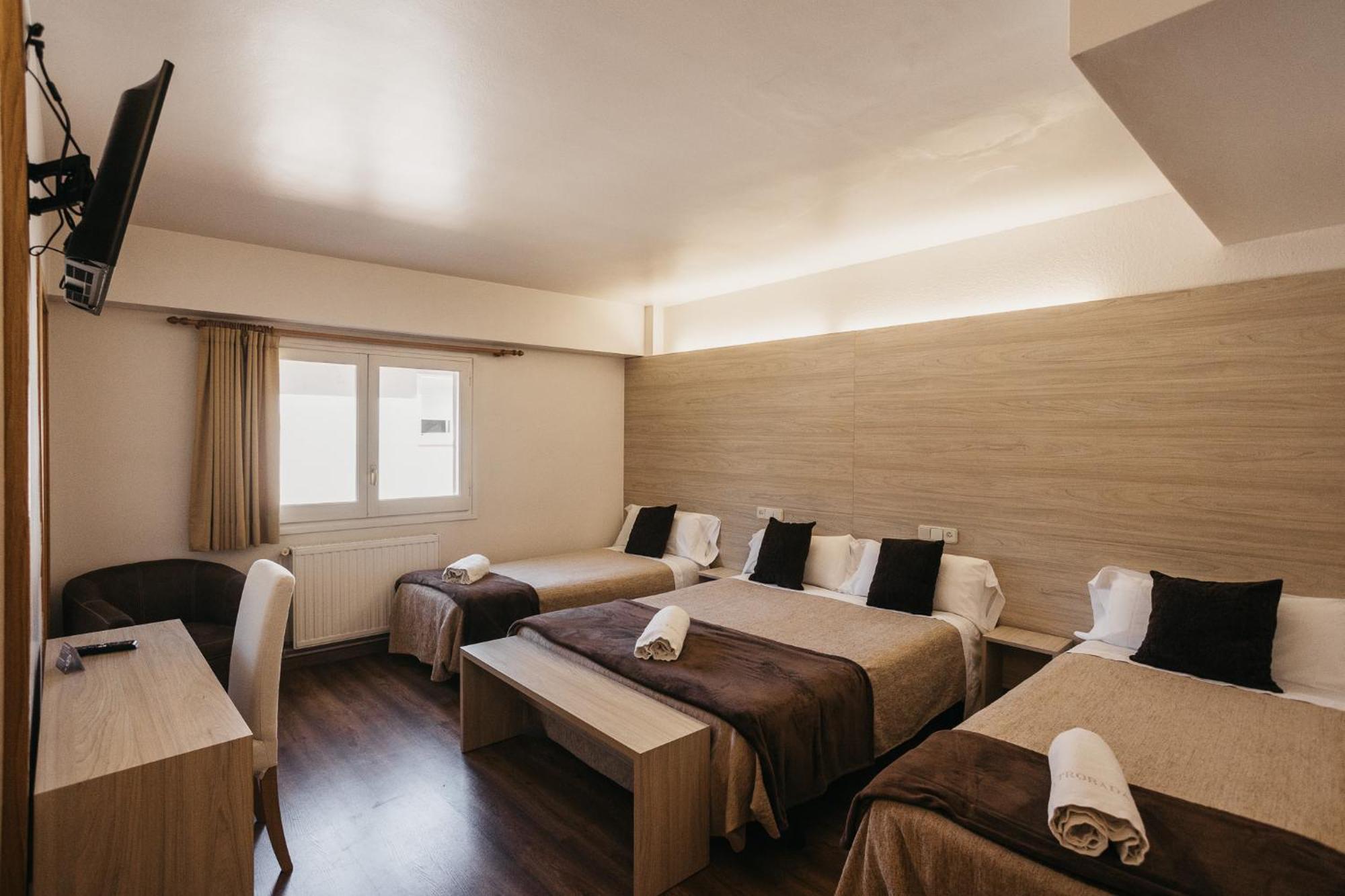 La Trobada Hotel Sport Ripoll Eksteriør bilde