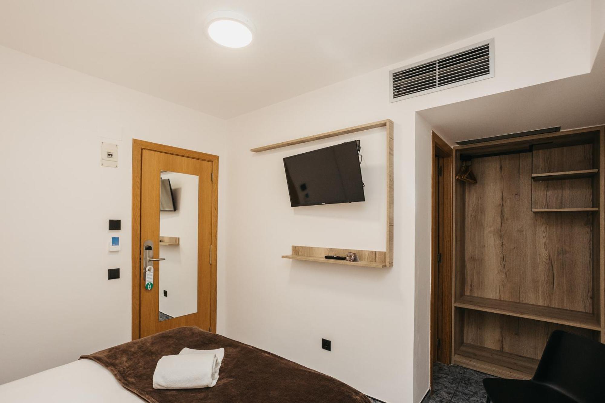 La Trobada Hotel Sport Ripoll Eksteriør bilde
