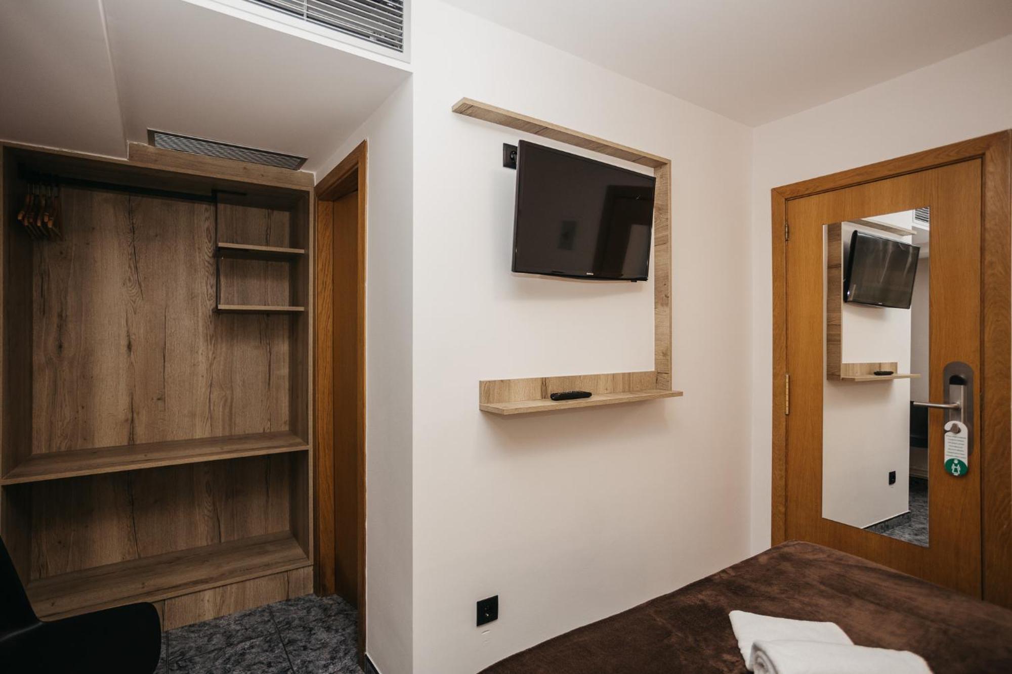 La Trobada Hotel Sport Ripoll Eksteriør bilde