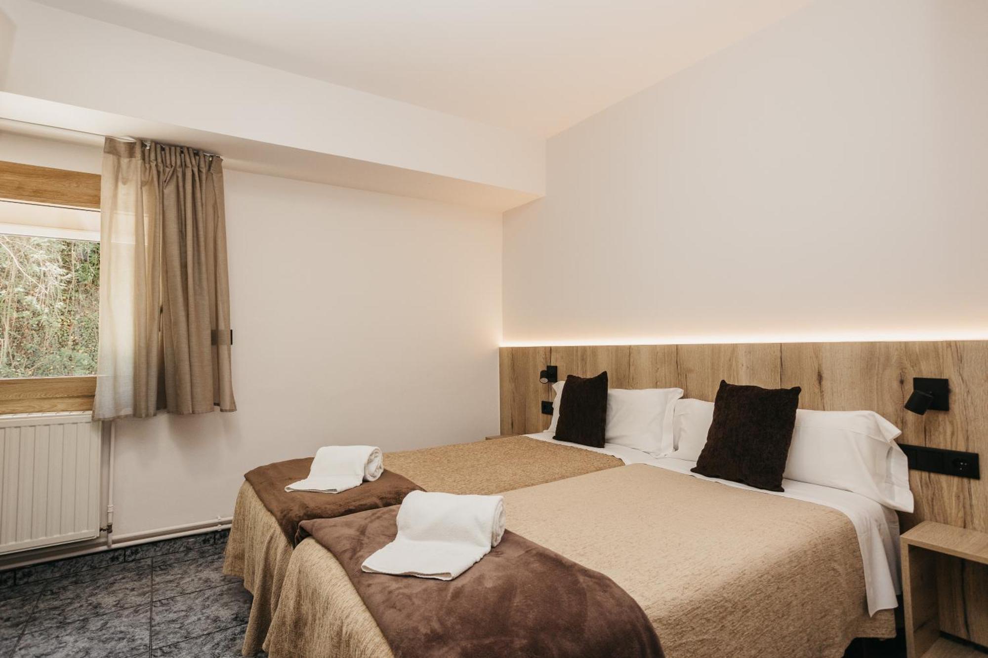 La Trobada Hotel Sport Ripoll Eksteriør bilde