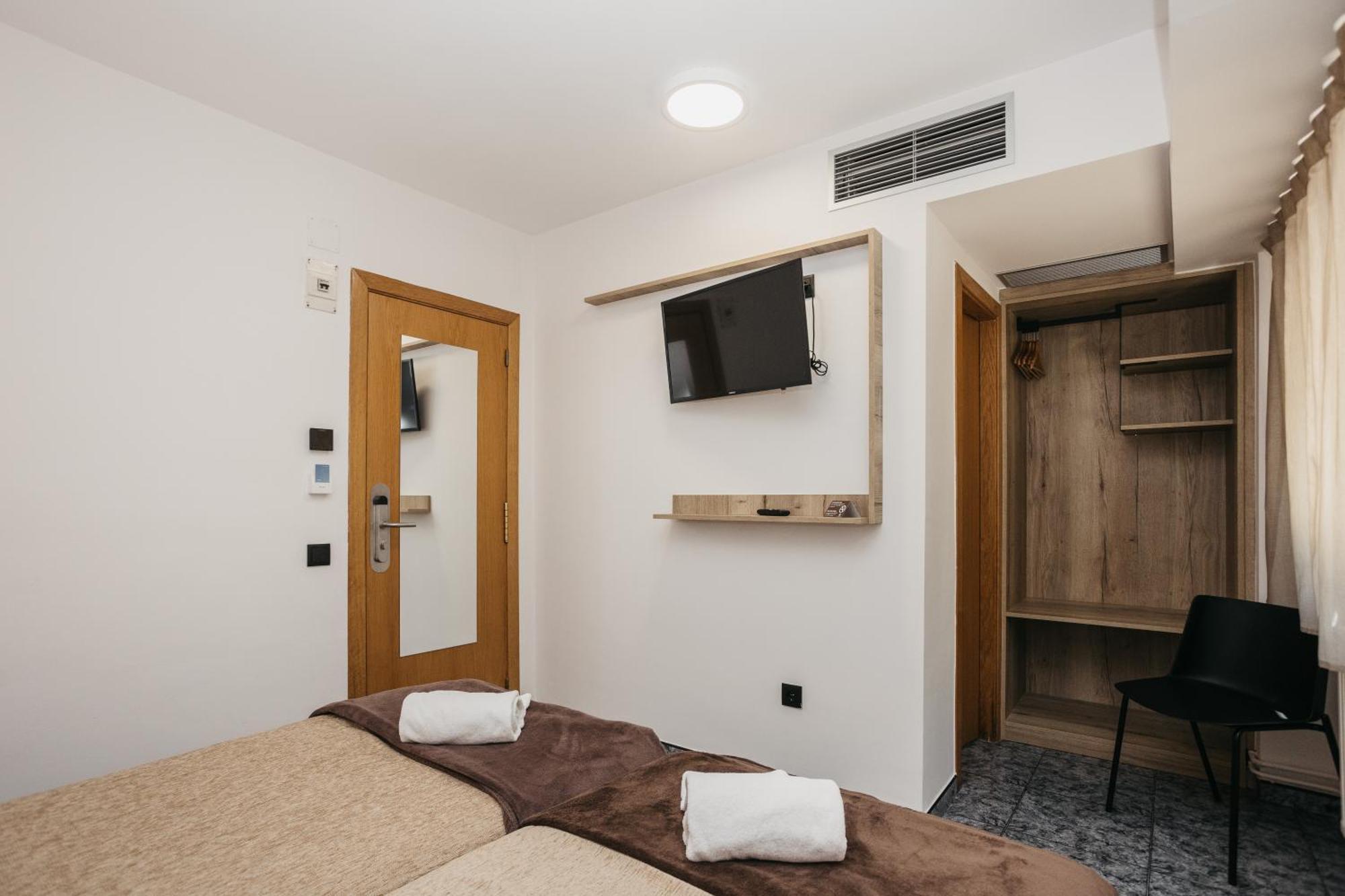 La Trobada Hotel Sport Ripoll Eksteriør bilde